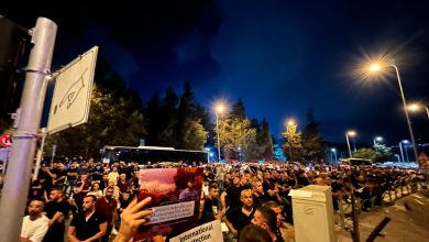 Photo of الآلاف من أهالي سخنين يتظاهرون أمام الشرطة تنديدا بتقاعسها واستفحال الجريمة