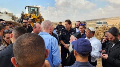 Photo of وزيرا “الأمن القومي” و”البناء والإسكان” يشرفان على هدم منازل عربية في النقب