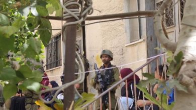 Photo of قوات الاحتلال الإسرائيلي تقتحم منزل منفذ عملية الدهس غربي رام الله