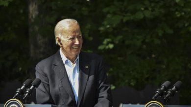 Photo of استطلاع رأي: 77% من الأميركيين يرون أن بايدن أصبح كبيراً على تولي الرئاسة