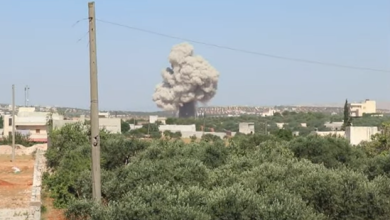 Photo of قصف روسي في إدلب… واستمرار الاحتجاجات في الجنوب السوري