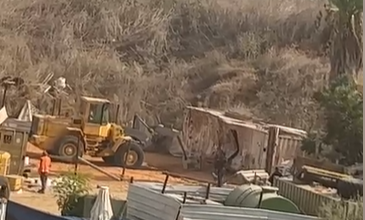 Photo of السلطات الإسرائيلية تهدم عدد من “الغرف المتنقلة” في الرملة