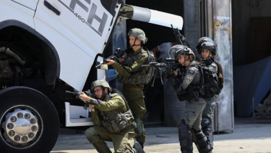 Photo of الاحتلال يعلن اعتقال فلسطينيين بزعم تنفيذ عملية إطلاق النار في الخليل