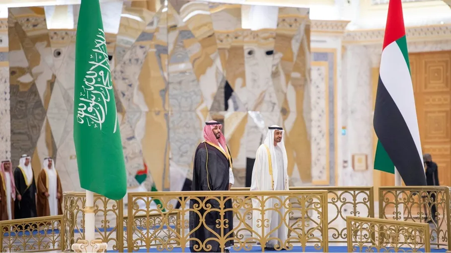 Photo of الخلاف يقفز إلى العلن.. حرب إعلامية مشتعلة بين السعودية والإمارات