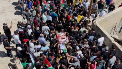 Photo of جماهير طولكرم تُشيّع جثماني الشهيدين أبو علي وأبو دغش