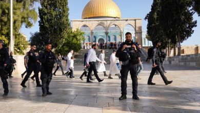 Photo of مستوطنون يقتحمون “الأقصى” ويؤدّون طقوسًا تلمودية