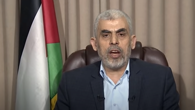 Photo of ضابط “شاباك”: السنوار يسعى لإشعال المنطقة