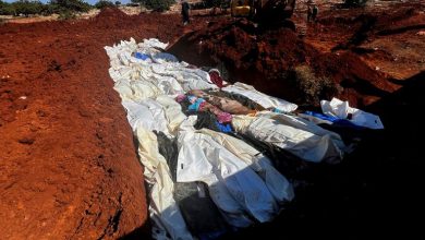 Photo of منظمات إغاثة تدعو لوقف دفن ضحايا السيول بدرنة في مقابر جماعية