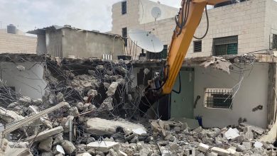 Photo of الاحتلال يجبر مقدسية على هدم شقتيها في بيت حنينا