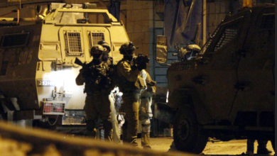 Photo of الاحتلال يشن حملة اعتقالات واسعة في الضفة ومستوطنون يحرقون مسجدًا شمال سلفيت
