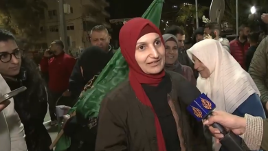 Photo of أقدم أسيرة فلسطينية: تعرضنا للضرب والرش بالغاز والعزل الانفرادي