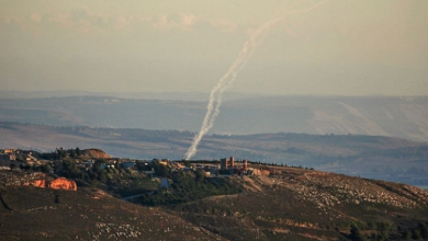 Photo of الجيش الإسرائيلي يهاجم أهدافًا لحزب الله اللبناني منها بنى تحتية ومواقع عسكرية