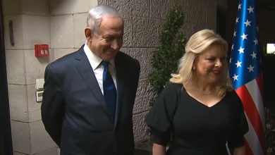 Photo of محللون إسرائيليون: نتنياهو وزوجته ووزراء حكومته لا يستطيعون الخروج من بيوتهم