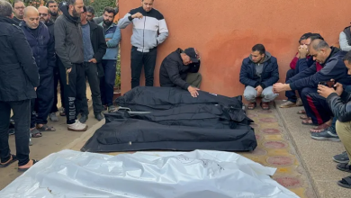 Photo of الاحتلال الإسرائيلي يكثّف قصفه على غزة وجثامين الشهداء تتكدس بمستشفيات دير البلح