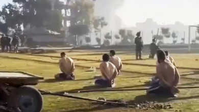 Photo of إسرائيل تجرد فلسطينيين من ملابسهم وتجمعهم في ملعب بغزة