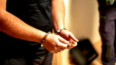 Photo of اعتقال 14 شخصا بينهم جنود وضباط بإصدار تصاريح لعمال من الضفة