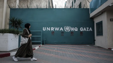 Photo of ازدواجية بالمعايير.. مغردون يهاجمون تعليق دول غربية دعمها للأونروا