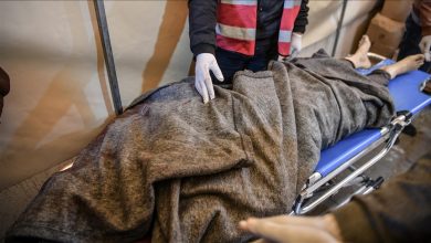 Photo of “حماس”: استهداف الاحتلال للصحفيين الدحدوح وثريا “جريمة حرب”