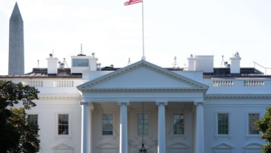 Photo of “لا استطيع أن أبقى صامتًا”… مسؤول من أصل فلسطيني في إدارة جو بايدن يعلن استقالته