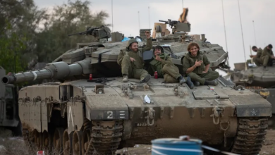Photo of قتلوا بنيران الدبابة الإسرائيلية في السابع من أكتوبر… عائلات إسرائيلية تطالب بالتحقيق