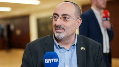 Photo of مذيع إسرائيلي يطرد عضو كنيست استخدمت تصريحاته دليلا في لاهاي