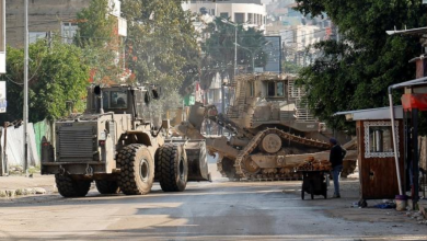 Photo of 4 شهداء بقصف إسرائيلي في… القوات الإسرائيلية تواصل اقتحام طولكرم ومخيمها وتدمر الشوارع والبنى التحتية
