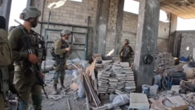 Photo of بالفيديو – مشاهد للجيش الإسرائيلي أثناء تفخيخ منازل فلسطينية