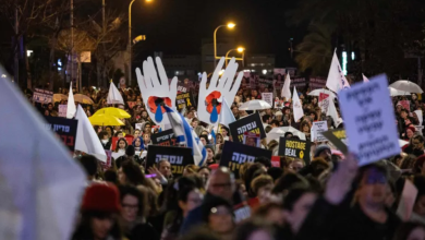 Photo of “جريمة وتعريض الأسرى للخطر”… عائلات الأسرى الإسرائيليين بغزة تهاجم نتنياهو عقب تسريب انتقاده قطر