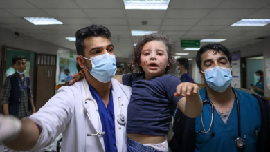 Photo of واشنطن بوست: أطباء غزة بين التهجير والاعتقال والموت