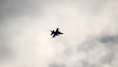 Photo of حزب الله يستهدف ثكنة عسكرية والجيش الإسرائيلي يقصف بلدات بجنوب لبنان