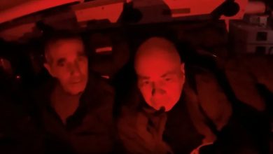 Photo of الأسيران اللذان حررتهما إسرائيل: كنا عند عائلة في رفح ولم نتعرض للتعذيب