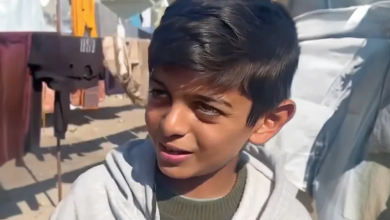 Photo of “من رحم المعاناة يولد العظماء”… طفل من غزة يولد الطاقة ويضيء خيمة النزوح من أدوات بسيطة (فيديو)