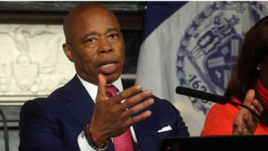 Photo of “لديك دم على يديك وأنت متواطئ في إبادة الفلسطينيين”.. هكذا رد عمدة نيويورك على صرخة محتج- (فيديو)