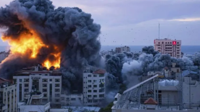 Photo of غارات وأحزمة نارية لا تتوقف بغزة وتحذيرات من كارثة بمستشفى ناصر