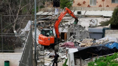 Photo of الجيش الإسرائيلي يهدم منازل ومنشآت فلسطينية شرقي الضفة- (فيديو)