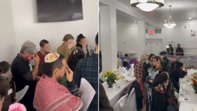 Photo of صلاة متزامنة بنيويورك لمسلمين ومسيحيين ويهود دعما لغزة