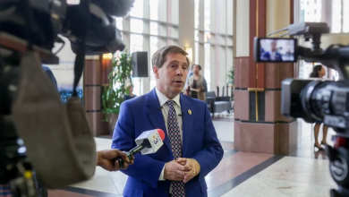 Photo of سيناتور أمريكي ينفجر في وجه مناصرين لفلسطين: “سأظل أدعم إسرائيل” (شاهد)