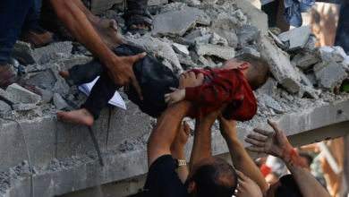 Photo of بالفيديو – إنقاذ بطولي لطفل قضى 9 أيام تحت الأنقاض بغزة