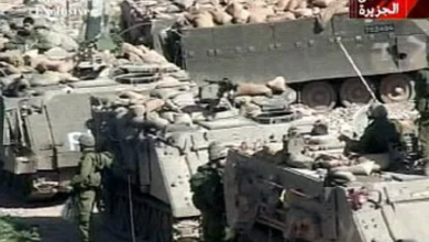 Photo of موقع بريطاني: صور تشير إلى أن إسرائيل دهست محتجزا فلسطينيا بمركبة مدرعة