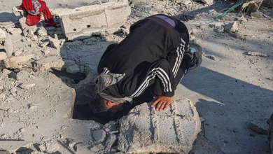 Photo of “أنا عطشانة، أنا تعبانة، الحديد والركام على رجلي، وقتيش بدكم تيجو؟”… بعد 40 ساعة إنقاذ فتاة فلسطينية من تحت الركام