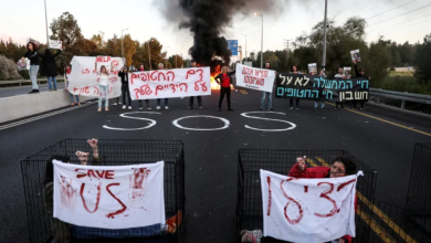 Photo of إسرائيليون تلقوا “إشارات” من الأسرى بغزة بأنهم على قيد الحياة