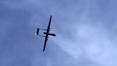 Photo of الجيش الإسرائيلي يستهدف أشخاص أثناء انتظارهم شاحنات المساعدات ويوقع بينهم شهداء وجرحى