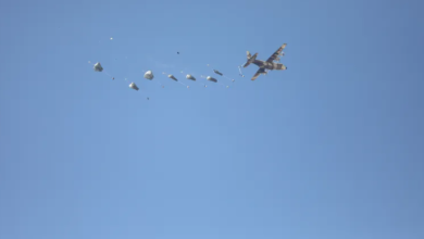 Photo of بسبب مخاطر الإنزال الجوي…بريطانيا تعارض إسقاط مساعداتها جوا على غزة