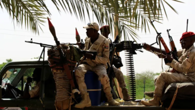 Photo of السودان.. تحقيق: الدعم السريع يجند السودانيين قسرا ويستخدم التجويع سلاحا