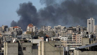 Photo of الجيش الإسرائيلي يهدد بقصف وتدمير مباني “الشفاء الطبي” في غزة فوق رؤوس من فيه