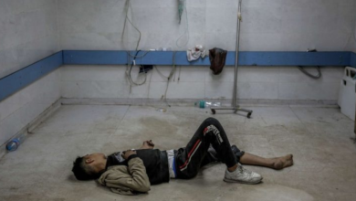 Photo of تدمير وحرق منازل واحتجاز جرحى… الجيش الإسرائيلي يواصل اقتحام مجمع الشفاء