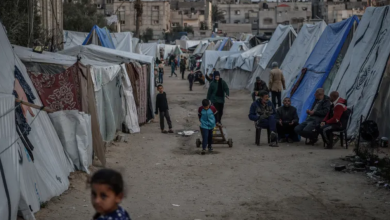 Photo of إسرائيل تتحدث عن استمرار المفاوضات ونتنياهو يلتقي عائلات الجنود الأسرى بغزة