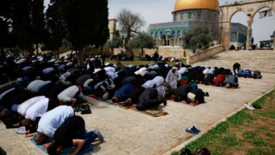 Photo of 125 ألف فلسطيني يصلون الجمعة الثالثة من رمضان بالأقصى