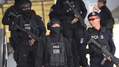 Photo of ماليزيا تعزز الإجراءات الأمنية حول الملك ورئيس الوزراء بعد اعتقال إسرائيلي مسلح يشتبه في أنه جاسوس