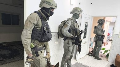 Photo of السلطات الإسرائيلية تعتقل شقيقة إسماعيل هنية من منزلها بالنقب